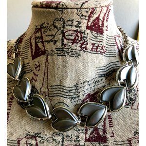 Pin-up Perfect Vintage Thermoset Light Grey Choker 1950s Necklace